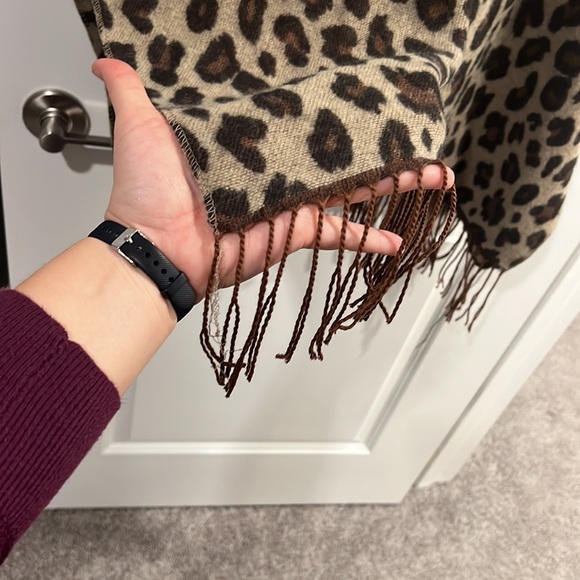 Leopard print Shawl-one size - Picture 5 of 6